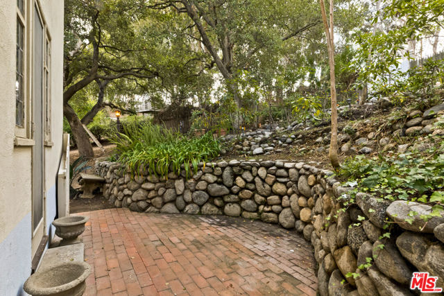 Drew Fenton | 271 Beloit Avenue Los Angeles CA | MLS: 7455926