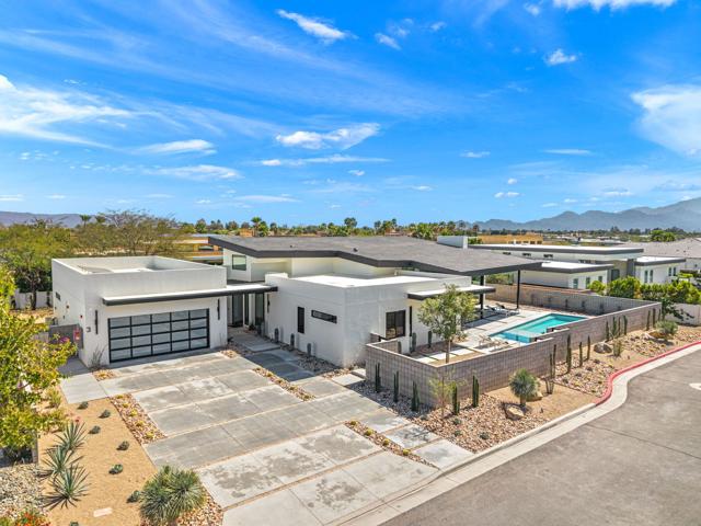 3 Siena Vista Court, Rancho Mirage CA: https://media.crmls.org/mediaz/f0917832-5b4f-4ef5-aa65-877b5a45eb75.jpg