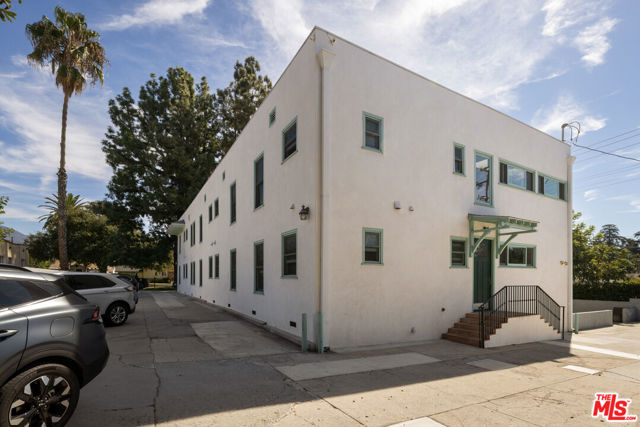 2191 El Sereno Avenue, Altadena CA: https://media.crmls.org/mediaz/f0918740-14d9-4e63-8768-62ab8a73fae8.jpg