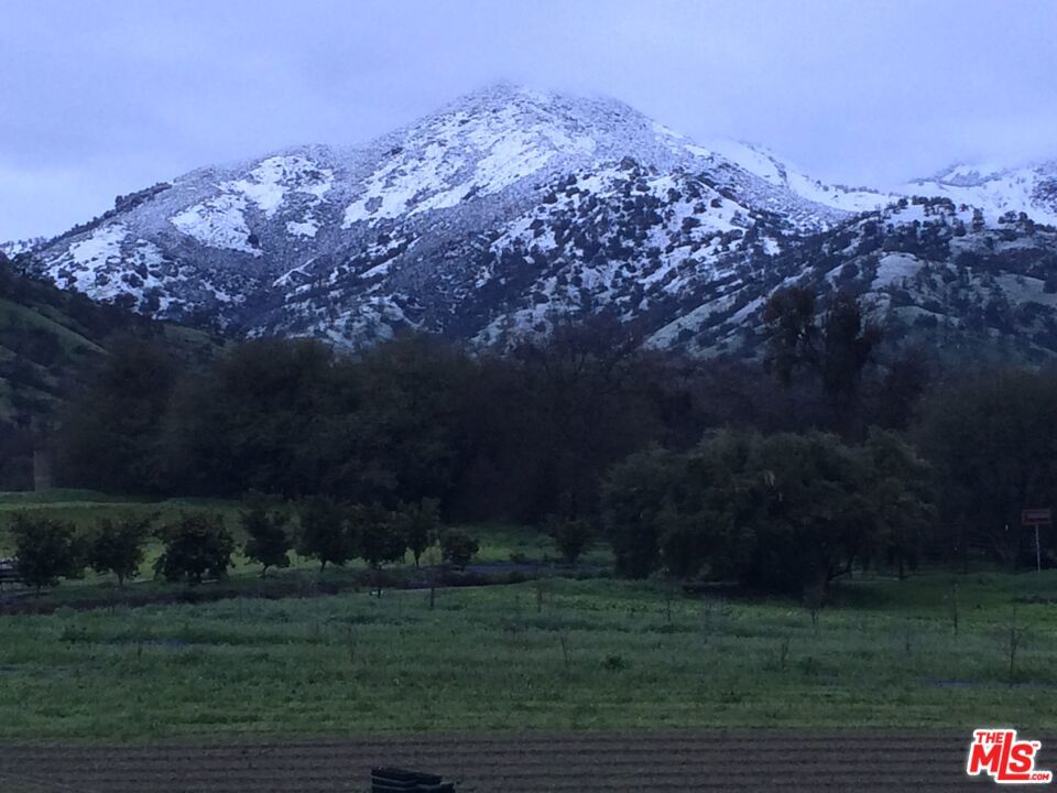 https://media.crmls.org/mediaz/f09211d7-aa47-4229-8558-e8718603892c.jpg?preset=X-Large