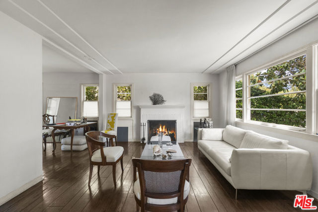 10941 Peach Grove Street, Toluca Lake CA: https://media.crmls.org/mediaz/f092ab3b-5e46-46e4-8730-4ce7e16a2623.jpg