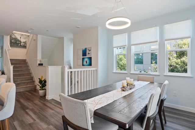 320 Circuit Way, Mountain View CA: https://media.crmls.org/mediaz/f093a684-3be6-4a70-bd29-c8c181e2094f.jpg