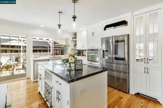 16 Belfast Pl, San Ramon CA: https://media.crmls.org/mediaz/f093d59c-6e2f-47f3-98ee-e2a9f546c767.jpg