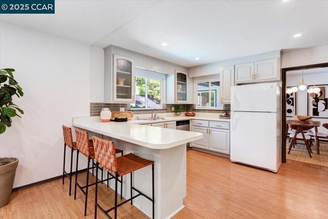 25 Whitehall Dr, Orinda CA: https://media.crmls.org/mediaz/f09410ab-b459-4851-ac47-d2478767ddf7.jpg