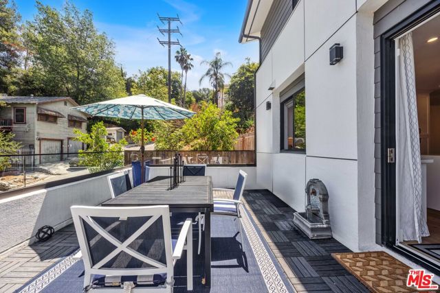 4841 Minden Place, Los Angeles CA: https://media.crmls.org/mediaz/f0941f1d-773f-44b8-b1db-30bc0e087686.jpg