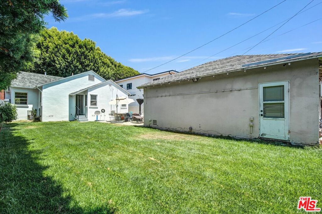 https://media.crmls.org/mediaz/f0948199-08fb-4760-9b73-b8c192e167e7.jpg?preset=X-Large