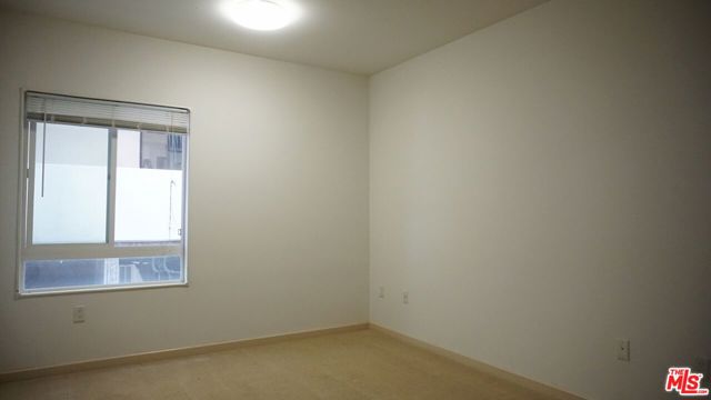 1037 S Fedora Street, Los Angeles CA: https://media.crmls.org/mediaz/f094968e-8385-44cf-ba9c-37aa211a3975.jpg