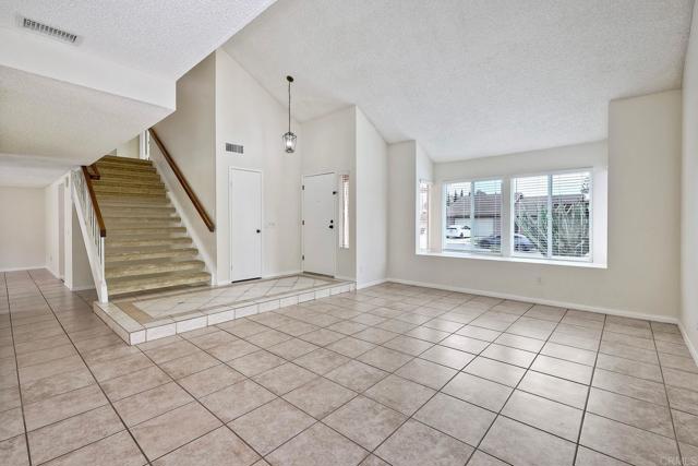 169 Camino Entrada, Chula Vista CA: https://media.crmls.org/mediaz/f0957aca-7ff5-4cef-89b3-577351dd9703.jpg