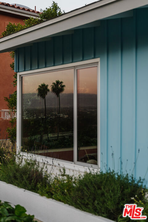 4220 Hillcrest Drive, Los Angeles CA: https://media.crmls.org/mediaz/f095c410-a9ff-4ecf-8972-c0b38e846133.jpg