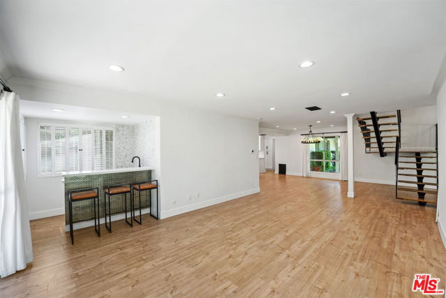 22619 Town Crier Road, Calabasas CA: https://media.crmls.org/mediaz/f095cb45-8410-4930-a5e2-3c517bfe9604.jpg