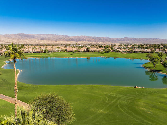 43328 Heritage Palms N Drive, Indio CA: https://media.crmls.org/mediaz/f0961104-b5ee-4686-a6a1-5afb9aa9bd7f.jpg