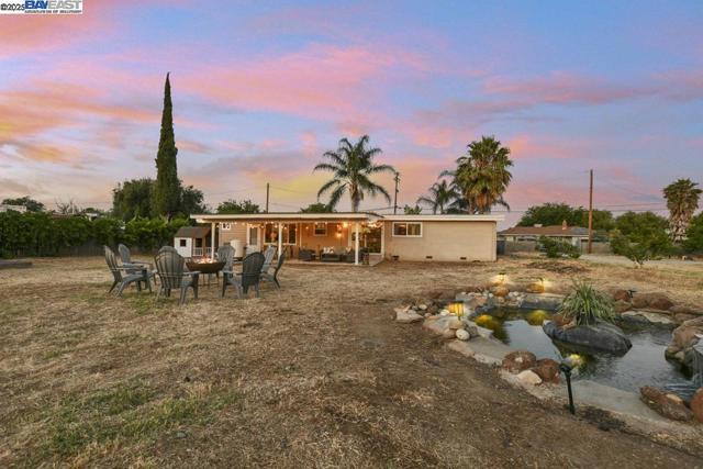 1941 Eden Plains Rd, Brentwood CA: https://media.crmls.org/mediaz/f0963e44-3dc9-4af5-8c35-4f557442e433.jpg