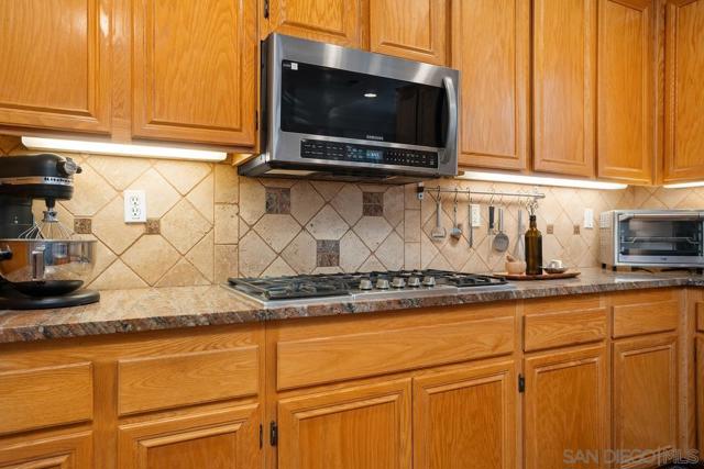 380 Avenida La Cuesta, San Marcos CA: https://media.crmls.org/mediaz/f096e635-09da-48ff-bfc1-cd7e3da7589c.jpg