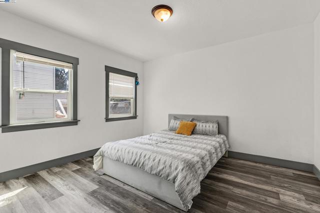 2708 60th Avenue, Oakland CA: https://media.crmls.org/mediaz/f0970954-38f6-4f81-897e-8a85f7839f12.jpg