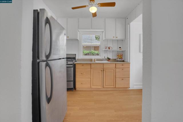 881 Merle Ave, Martinez CA: https://media.crmls.org/mediaz/f09736de-7143-4e41-8737-94afeb9943e7.jpg