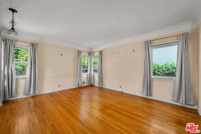 1358 Woodruff Avenue, Los Angeles CA: https://media.crmls.org/mediaz/f0979292-e469-4b03-9156-fd7f1076438d.jpg