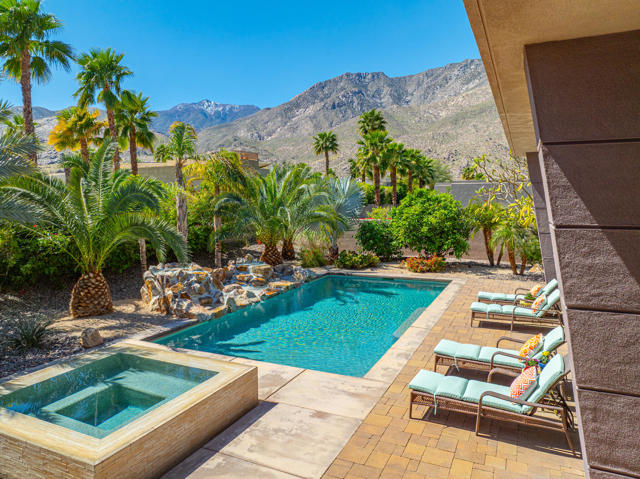 463 Lautner Lane, Palm Springs CA: https://media.crmls.org/mediaz/f0979dc5-dd97-457e-b29f-bea3c634ade0.jpg