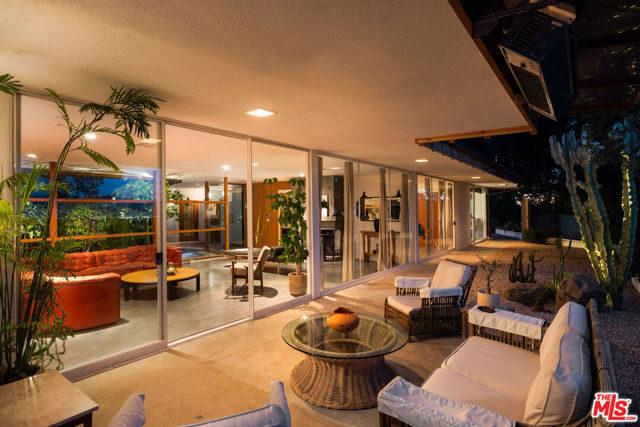 3307 Bonnie Hill Drive, Los Angeles CA: https://media.crmls.org/mediaz/f097ce05-8c2c-4913-964c-f9ccefac65e5.jpg