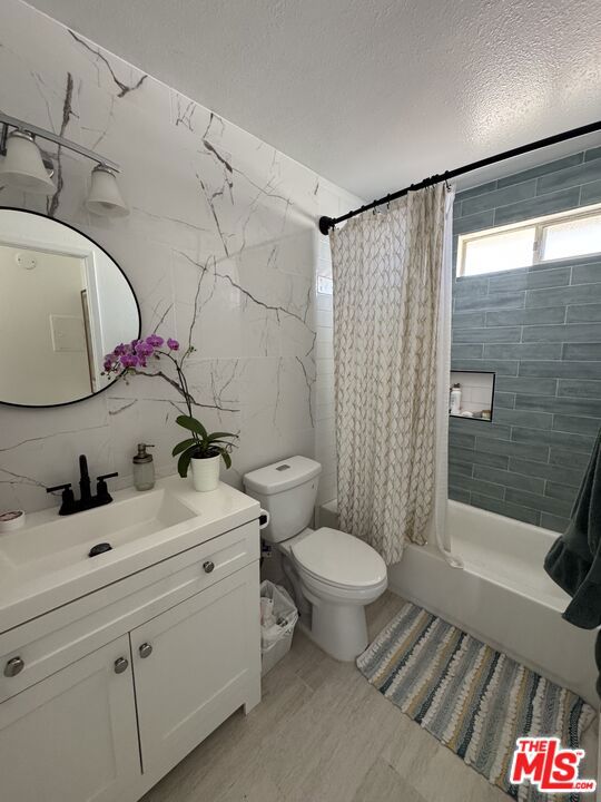1724 Broadway Street, Oceanside CA: https://media.crmls.org/mediaz/f0985da9-63dc-4f34-befb-bcec3037180f.jpg