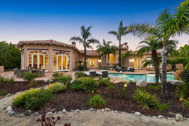 4695 Rancho Verde Trl, San Diego CA: https://media.crmls.org/mediaz/f0986fc1-3320-4fc0-96f9-78747eeeed95.jpg