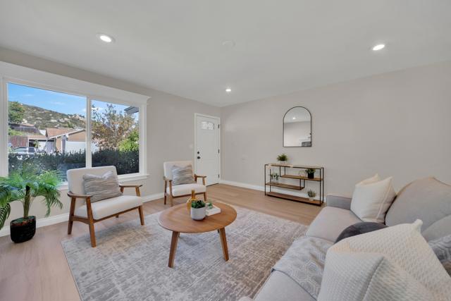 Home for Sale in Lakeside
