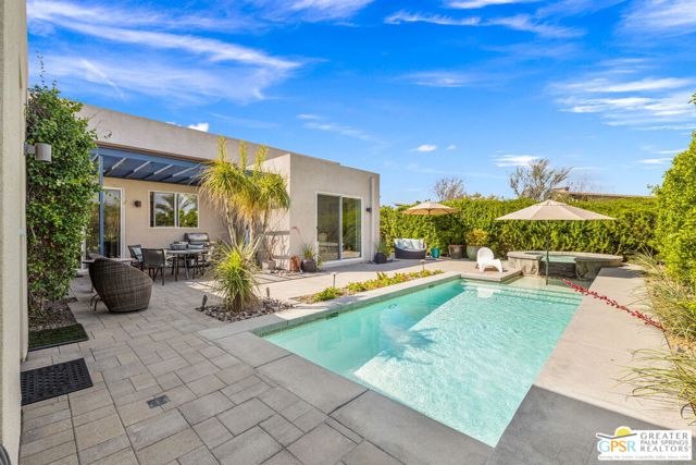 702 Axis Way, Palm Springs CA: https://media.crmls.org/mediaz/f099bc4b-0213-4a01-bbd7-4eef1cadfa63.jpg