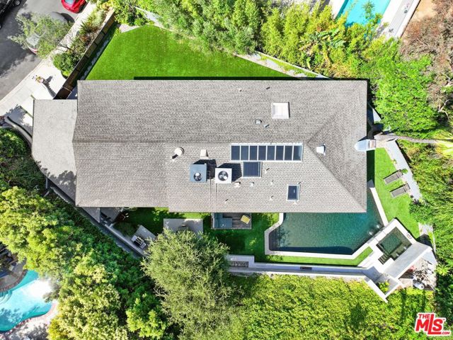 7712 Chandelle Place, Los Angeles CA: https://media.crmls.org/mediaz/f09bdc9e-79c4-4e39-990d-654042260014.jpg