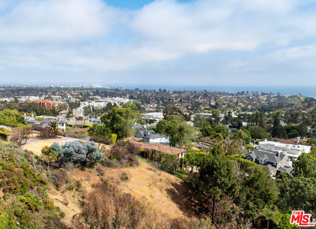 1055 El Medio Avenue, Pacific Palisades CA: https://media.crmls.org/mediaz/f09c025a-1783-4036-ad16-34d2e48f2549.jpg