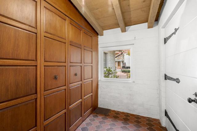 3691 Laguna Avenue, Palo Alto CA: https://media.crmls.org/mediaz/f09c6f72-8ad8-4e62-b294-06fd6a954c7b.jpg