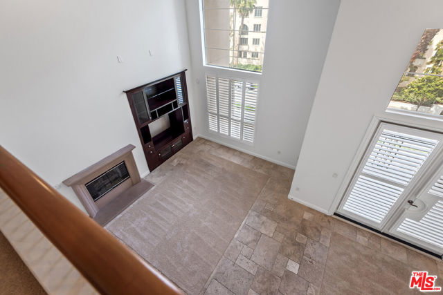 5831 Seawalk Drive, Playa Vista CA: https://media.crmls.org/mediaz/f09ca307-fe5d-431c-af03-73f5d08fb198.jpg