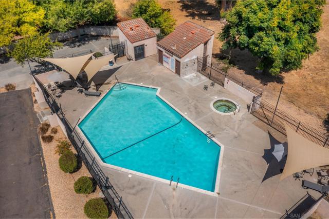 2092 Golden Circle Dr, Escondido CA: https://media.crmls.org/mediaz/f09cd54d-4f91-49d5-b184-ac3886833690.jpg