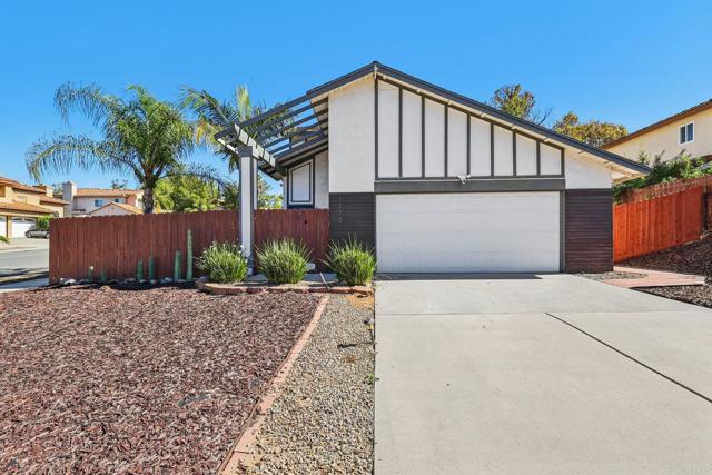 Detail Gallery Image 3 of 34 For 1110 Gaucho Pl, Escondido,  CA 92029 - 3 Beds | 2/1 Baths