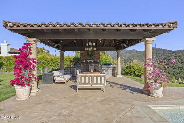 82 Queens Garden Drive, Thousand Oaks CA: https://media.crmls.org/mediaz/f09d35d7-bdfe-4b79-a84c-855905f2da86.jpg