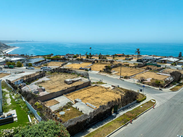 18449 Kingsport Drive, Malibu CA: https://media.crmls.org/mediaz/f09d96df-c536-44b5-87a9-1beacbd1b302.jpg