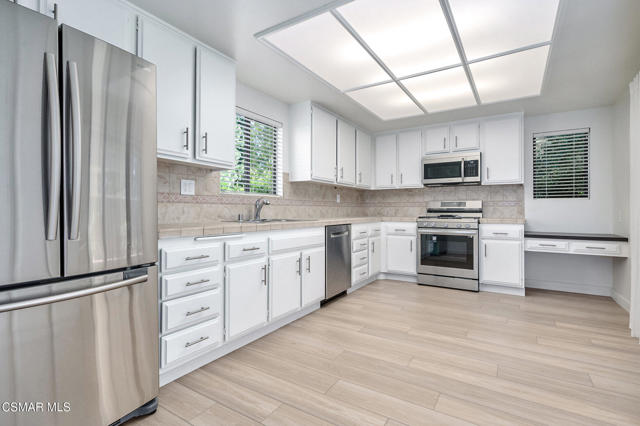 3011 Marigold Place, Thousand Oaks CA: https://media.crmls.org/mediaz/f09ec362-91ed-42a2-a93a-c6b51dd3a2fd.jpg