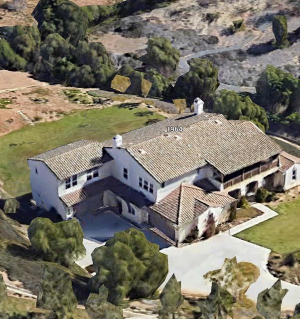 1964 Tracy Ct, Fallbrook CA: https://media.crmls.org/mediaz/f0a09a3b-1b6f-448a-9715-17ceded77e24.jpg