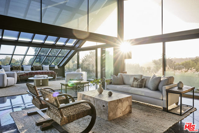 5900 Bonsall Drive, Malibu CA: https://media.crmls.org/mediaz/f0a1619f-4b00-4e41-876d-69a7caf44397.jpg