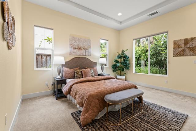 35607 Embassy Common, Fremont CA: https://media.crmls.org/mediaz/f0a17304-7cbc-439d-8975-78783f6f1142.jpg