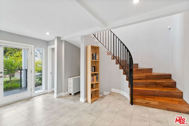 436 Levering Avenue, Los Angeles CA: https://media.crmls.org/mediaz/f0a18f4a-863c-4b67-a25d-8c7fab6535f0.jpg