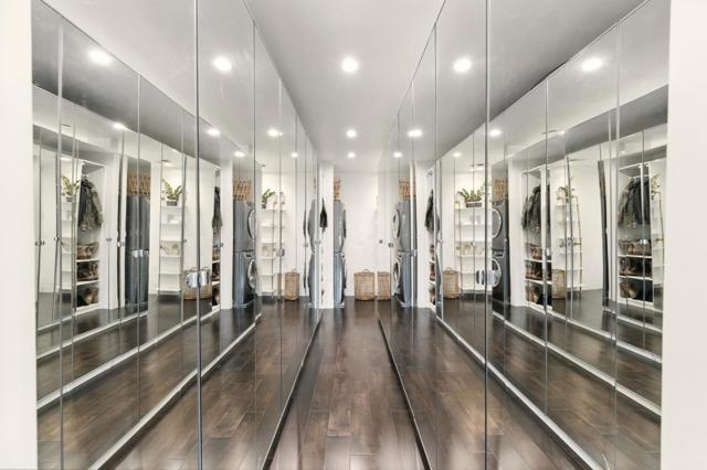 543 8th Avenue, Menlo Park CA: https://media.crmls.org/mediaz/f0a1aa48-7797-40bf-a5cd-3640bd0363a6.jpg