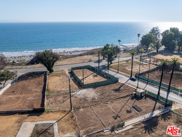 316 Swarthmore Avenue, Pacific Palisades CA: https://media.crmls.org/mediaz/f0a20034-8c73-4a12-97ea-0e6b008db90b.jpg