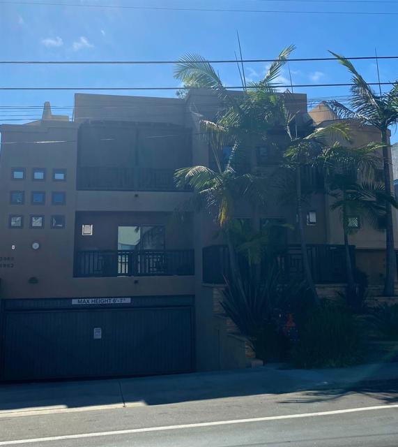 3986 Riviera Dr, San Diego CA: https://media.crmls.org/mediaz/f0a22333-900c-4efe-a057-315e0415135d.jpg