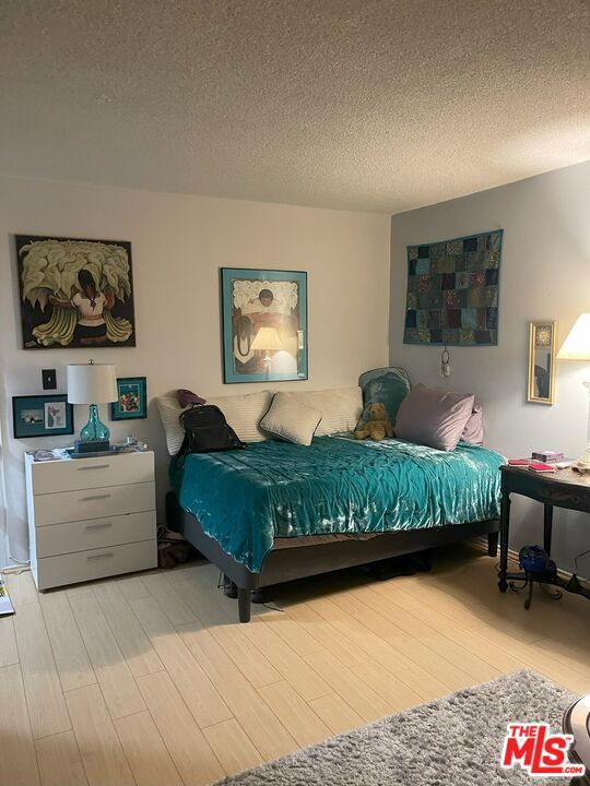 12205 GORHAM Avenue, Los Angeles CA: https://media.crmls.org/mediaz/f0a29cd6-f0b8-4b3f-9b0e-60fd65bc0218.jpg