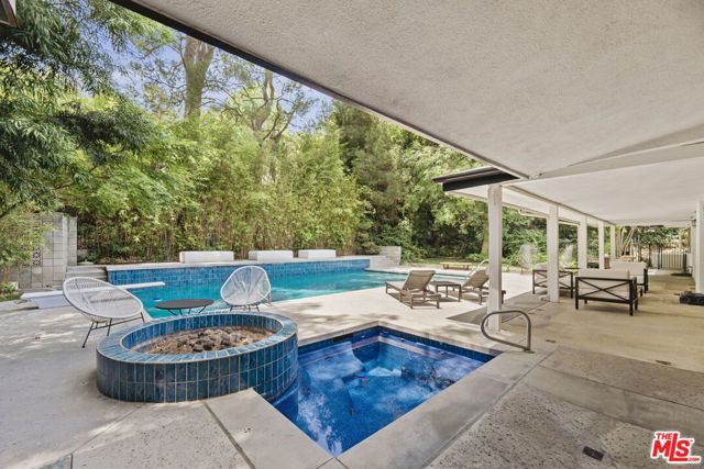 8630 Allenwood Road, Los Angeles CA: https://media.crmls.org/mediaz/f0a2e400-21a3-4b64-ba20-84e99dceb331.jpg