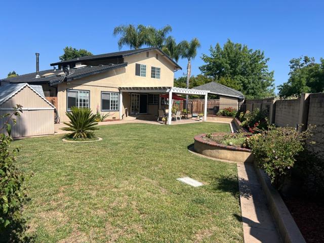 1298 Hersman Drive, Gilroy CA: https://media.crmls.org/mediaz/f0a32269-caeb-4cf4-94df-ef1596c6d6ec.jpg