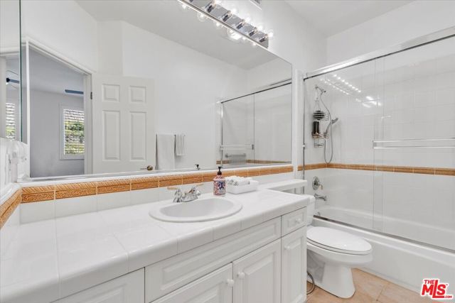 1535 Verde Ridge Lane, Westlake Village CA: https://media.crmls.org/mediaz/f0a3389a-49e5-4825-b916-cd016f70bee0.jpg