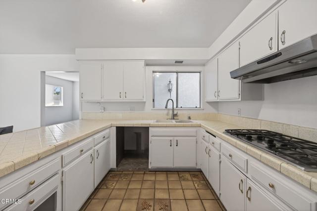 Detail Gallery Image 12 of 32 For 6368 Hunter St, Ventura,  CA 93003 - 5 Beds | 3 Baths