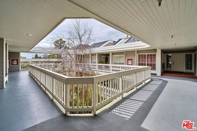 13078 Mindanao Way, Marina del Rey CA: https://media.crmls.org/mediaz/f0a37d6b-d7ba-4783-bc79-8b5a546b6869.jpg