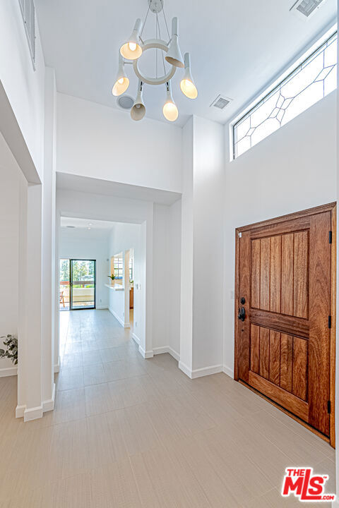 10611 Ashton Avenue, Los Angeles CA: https://media.crmls.org/mediaz/f0a3d3e5-e737-420a-a617-052c75feb659.jpg