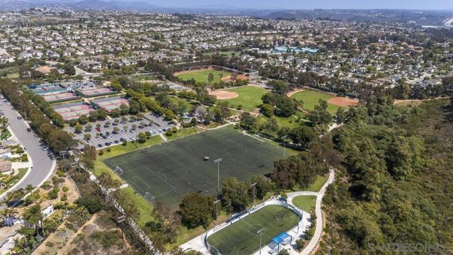 902 Caminito Madrigal, Carlsbad CA: https://media.crmls.org/mediaz/f0a413be-b3fa-4ace-8164-167fa29e9567.jpg